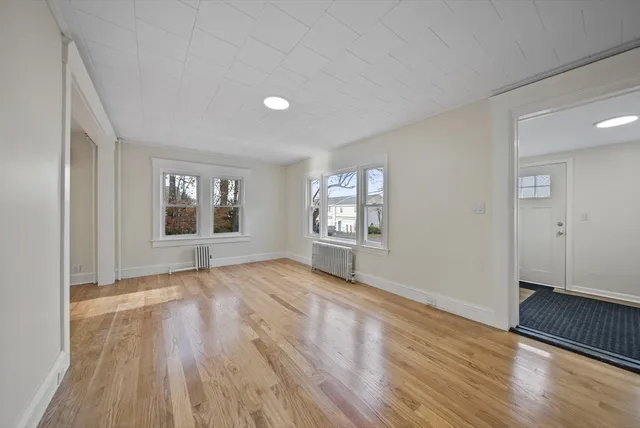 $499,999 | 35 Thissell Avenue, Dracut, MA 01826