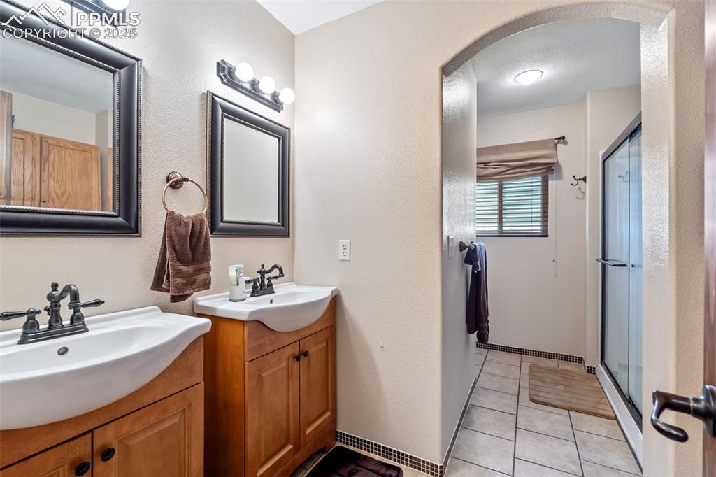 18895 Sage Crest Road Peyton, CO 80831 - Photo 18 of 38 a bathroom with 2 sink and a mirror