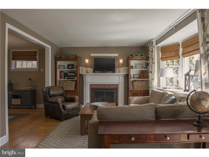 51 West Chelfield Road Glenside, PA 19038 - Photo 4 of 25 Living Room