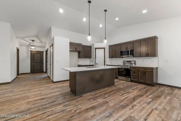 $549,900 | 880 East Valley Street South, Oldtown, ID 83822