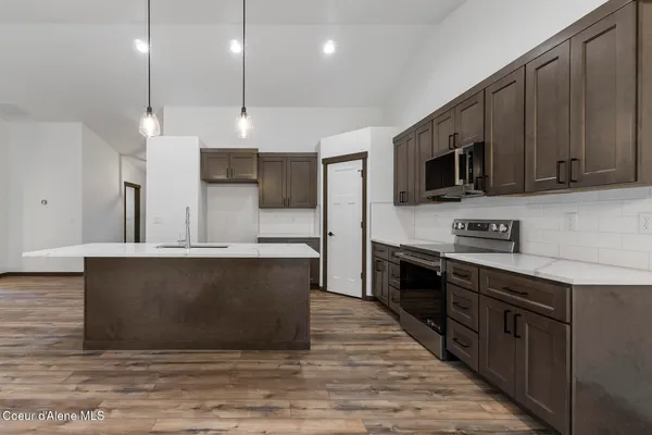 $549,900 | 880 East Valley Street South, Oldtown, ID 83822