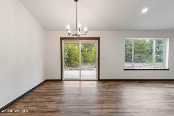 $549,900 | 880 East Valley Street South, Oldtown, ID 83822