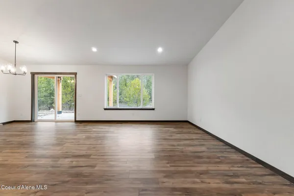 $549,900 | 880 East Valley Street South, Oldtown, ID 83822