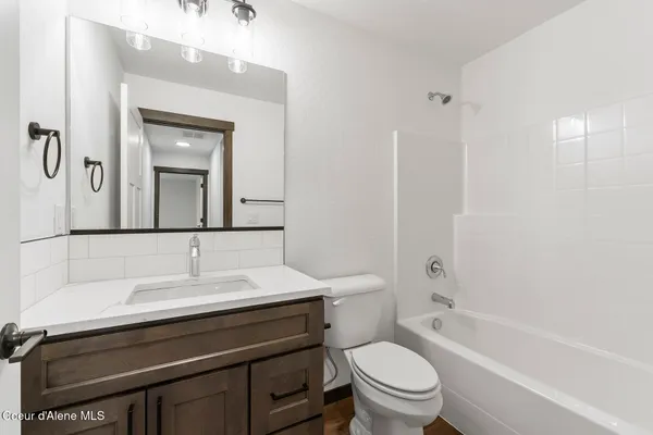 $549,900 | 880 East Valley Street South, Oldtown, ID 83822