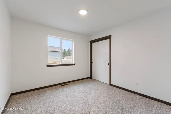 $549,900 | 880 East Valley Street South, Oldtown, ID 83822