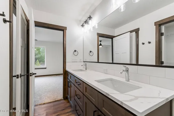 $549,900 | 880 East Valley Street South, Oldtown, ID 83822