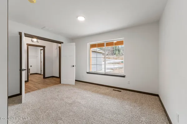 $549,900 | 880 East Valley Street South, Oldtown, ID 83822