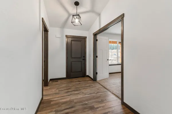 $549,900 | 880 East Valley Street South, Oldtown, ID 83822