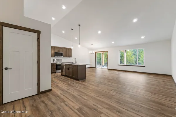 $549,900 | 880 East Valley Street South, Oldtown, ID 83822