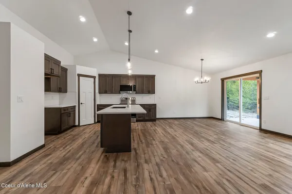 $549,900 | 880 East Valley Street South, Oldtown, ID 83822