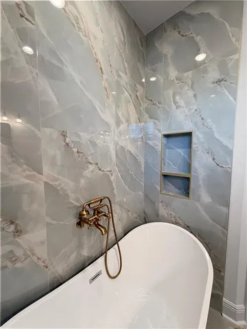 $2,100 | 2756-2758 Gladiolus Street, Unit 2756, New Orleans, LA 70122