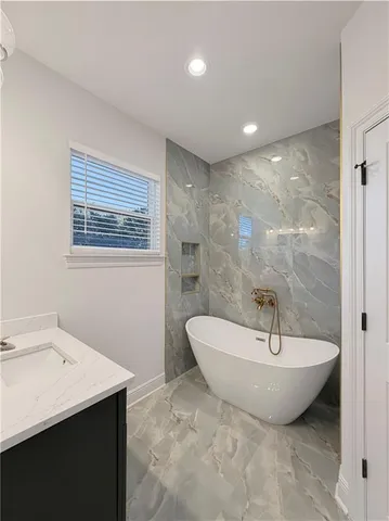 $2,100 | 2756-2758 Gladiolus Street, Unit 2756, New Orleans, LA 70122