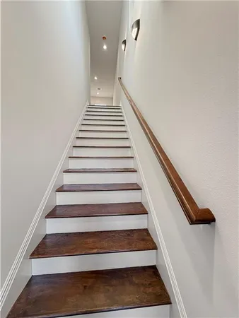 $2,100 | 2756-2758 Gladiolus Street, Unit 2756, New Orleans, LA 70122