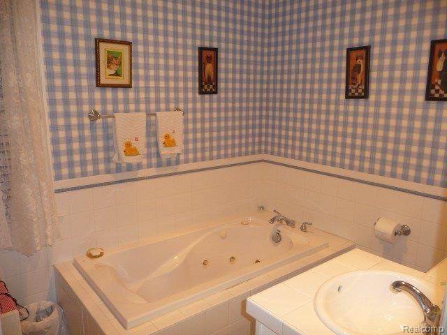 164 Moran Road Grosse Pointe, MI 48236 - Photo 17 of 25 P1020629.JPG