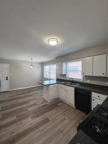 $2,450 | 43 West Ann Street, Unit 2, Lombard, IL 60148