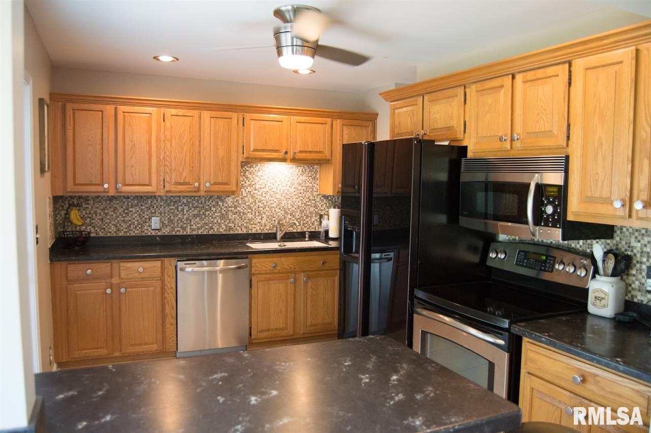 708 Westerfield Road Davenport, IA 52806 - Photo 5 of 17 Gallery Image 5
