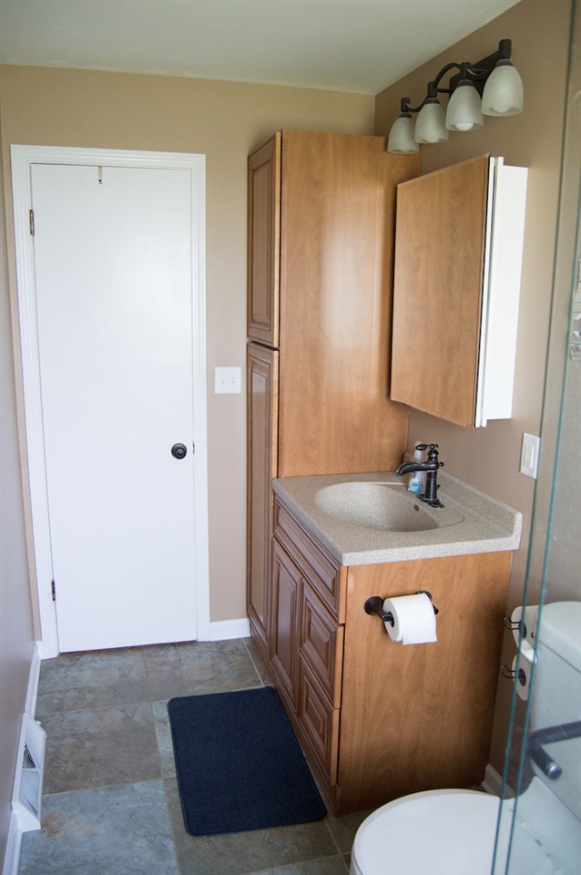 708 Westerfield Road Davenport, IA 52806 - Photo 10 of 17 Gallery Image 10
