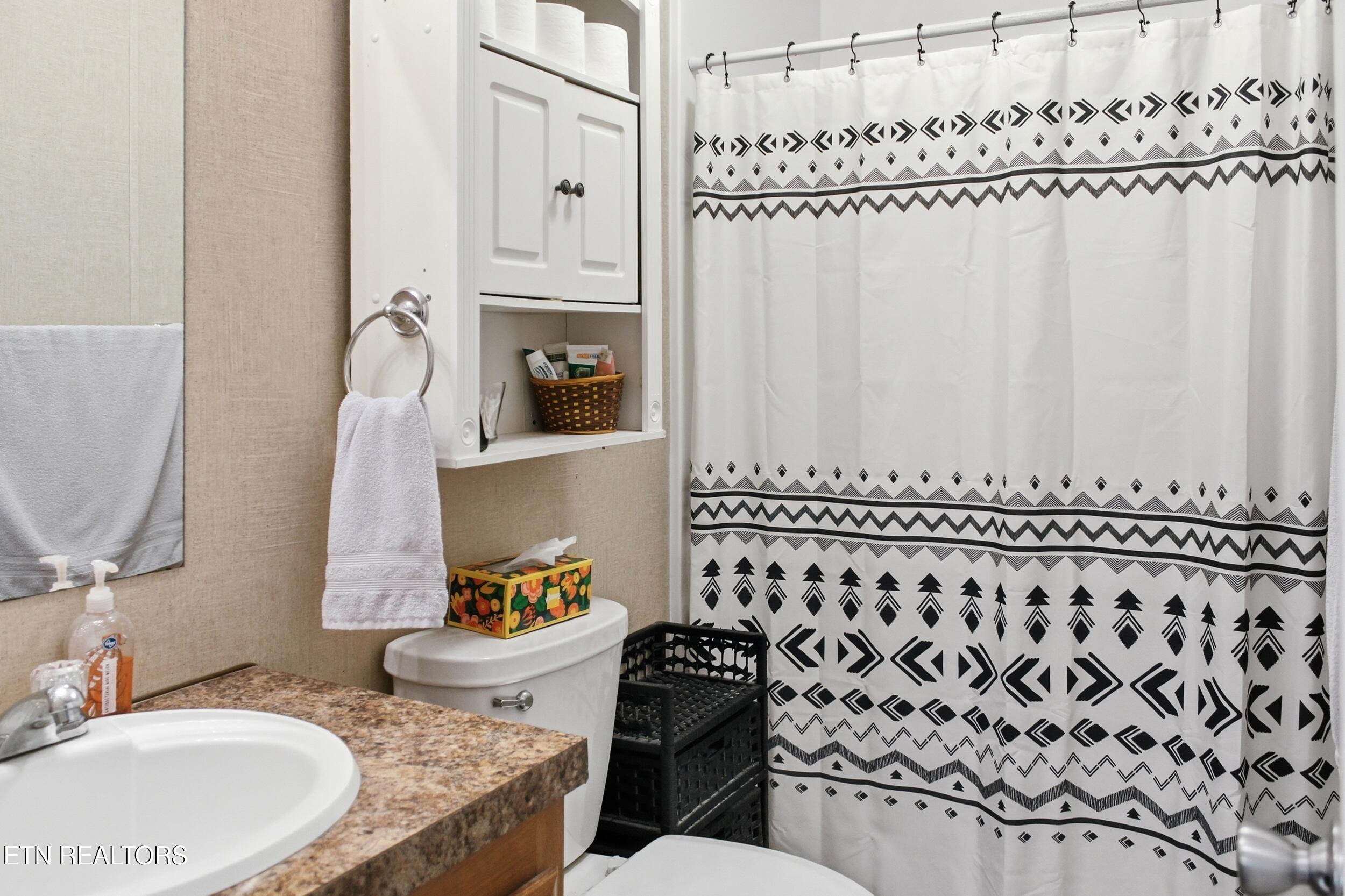 3300 Doyle Frazier Road Morrison, TN 37357 - Photo 17 of 45 GUEST BATHROOM