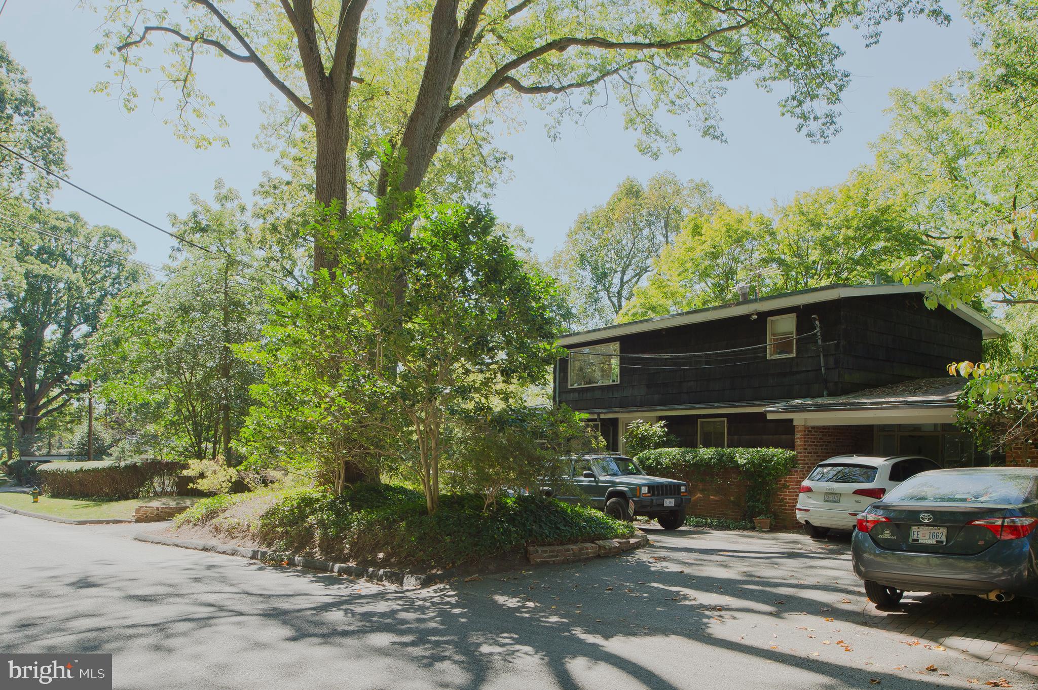 2680 Chain Bridge Road Northwest Washington, DC 20016 - Photo 2 of 12