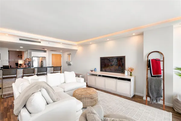 $4,300 | 244 Biscayne Boulevard, Unit 1703, Miami, FL 33132