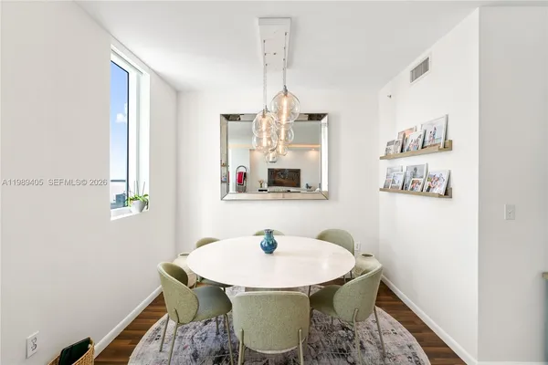 $4,300 | 244 Biscayne Boulevard, Unit 1703, Miami, FL 33132