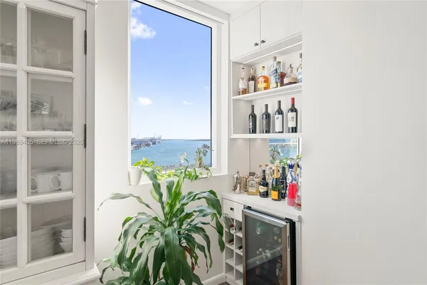 $4,300 | 244 Biscayne Boulevard, Unit 1703, Miami, FL 33132