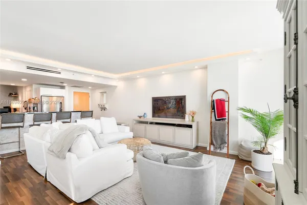 $4,300 | 244 Biscayne Boulevard, Unit 1703, Miami, FL 33132