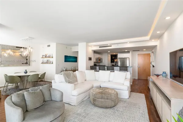 $4,300 | 244 Biscayne Boulevard, Unit 1703, Miami, FL 33132