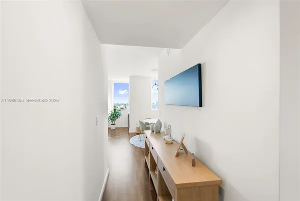 $4,300 | 244 Biscayne Boulevard, Unit 1703, Miami, FL 33132