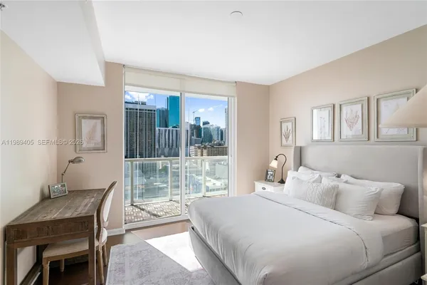 $4,300 | 244 Biscayne Boulevard, Unit 1703, Miami, FL 33132