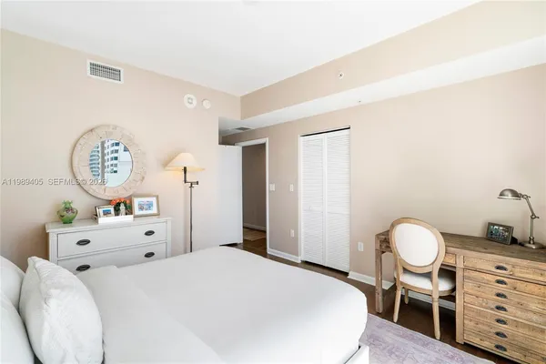 $4,300 | 244 Biscayne Boulevard, Unit 1703, Miami, FL 33132
