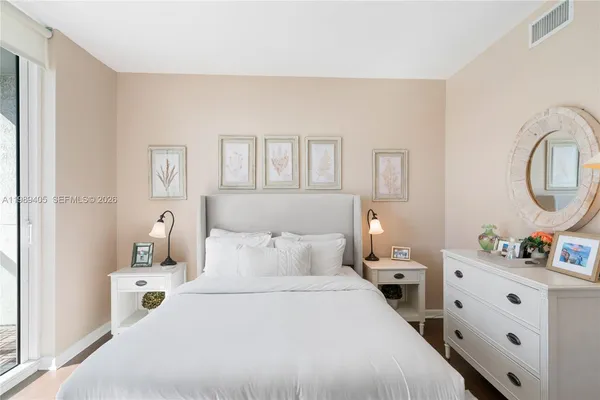 $4,300 | 244 Biscayne Boulevard, Unit 1703, Miami, FL 33132