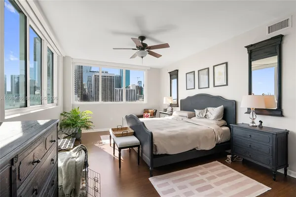 $4,300 | 244 Biscayne Boulevard, Unit 1703, Miami, FL 33132