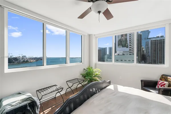 $4,300 | 244 Biscayne Boulevard, Unit 1703, Miami, FL 33132