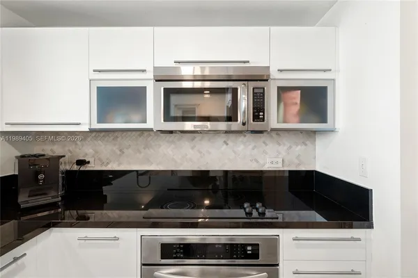 $4,300 | 244 Biscayne Boulevard, Unit 1703, Miami, FL 33132