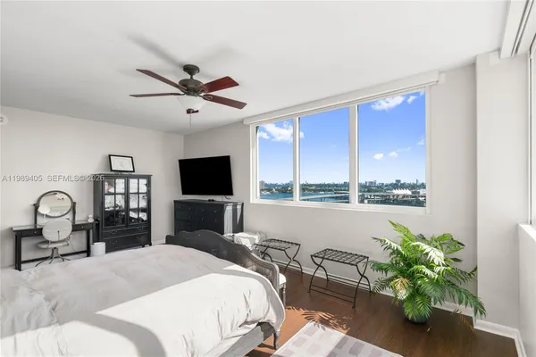 $4,300 | 244 Biscayne Boulevard, Unit 1703, Miami, FL 33132