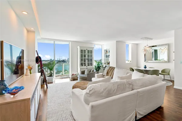 $4,300 | 244 Biscayne Boulevard, Unit 1703, Miami, FL 33132