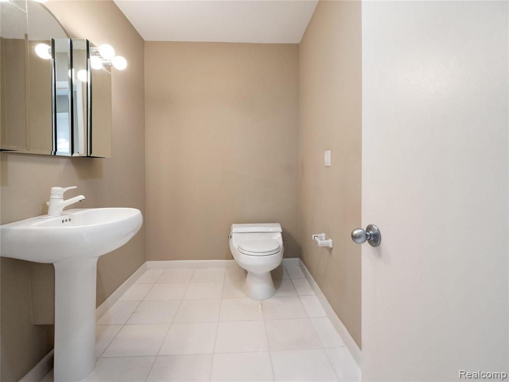 1835 Golf Ridge Drive Bloomfield Hills, MI 48302 - Photo 25 of 36