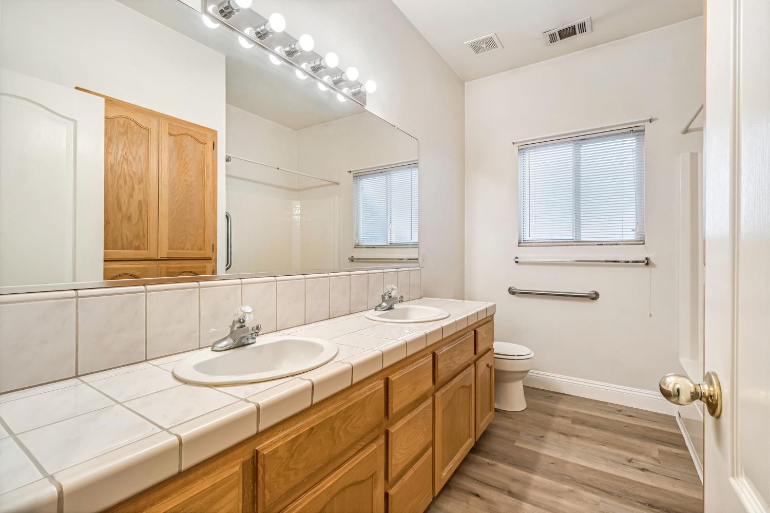 2095 Independence Place Hanford, CA 93230 - Photo 13 of 35 a bathroom with a sink and a mirror