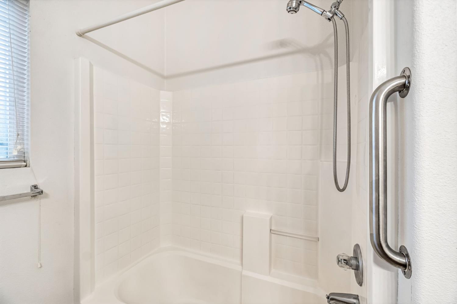 2095 Independence Place Hanford, CA 93230 - Photo 14 of 35 a bathroom with a shower