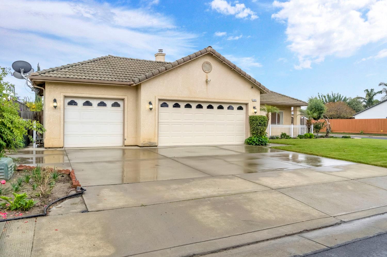 2095 Independence Place Hanford, CA 93230 - Photo 19 of 35 a view of garage with a outdoor space
