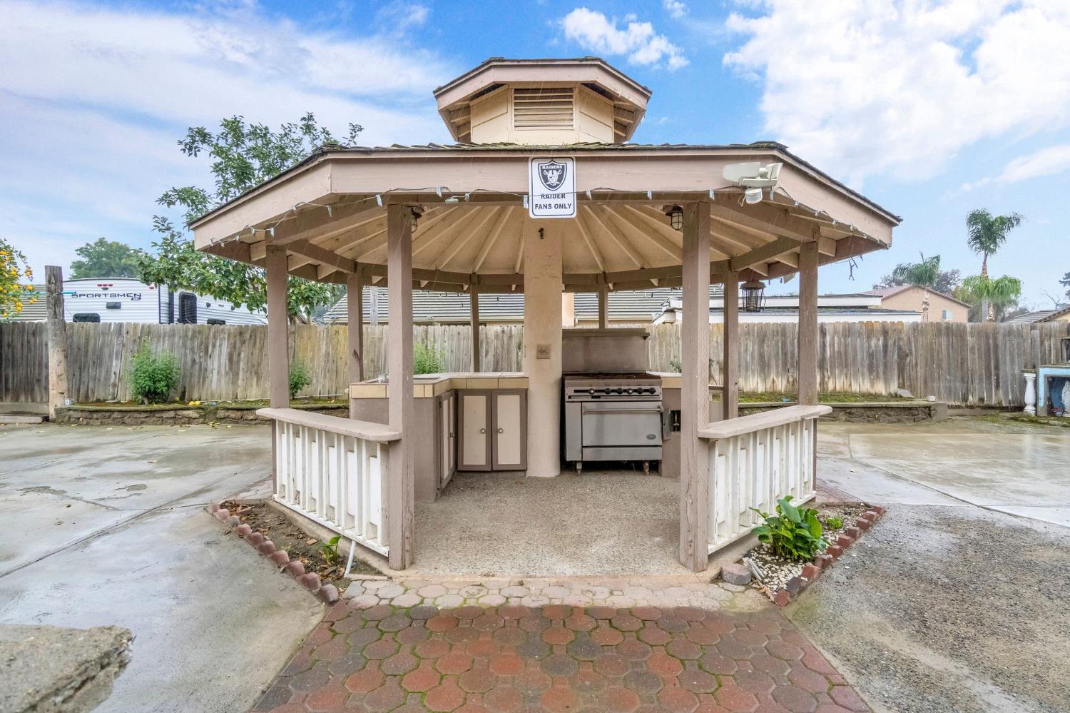 2095 Independence Place Hanford, CA 93230 - Photo 35 of 35 a view of a chair and table in backyard