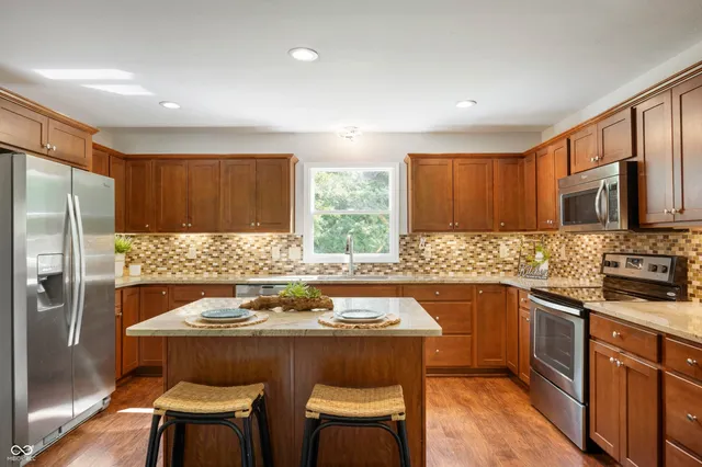 $400,000 | 7855 Indian Pointe Drive, Indianapolis, IN 46236