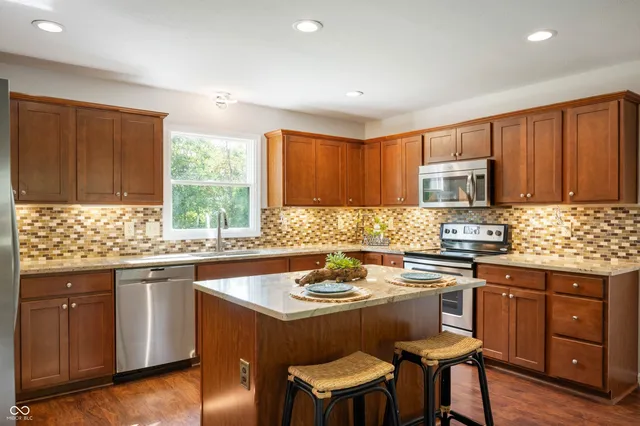 $400,000 | 7855 Indian Pointe Drive, Indianapolis, IN 46236