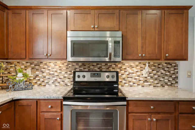 $400,000 | 7855 Indian Pointe Drive, Indianapolis, IN 46236