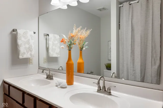 $400,000 | 7855 Indian Pointe Drive, Indianapolis, IN 46236