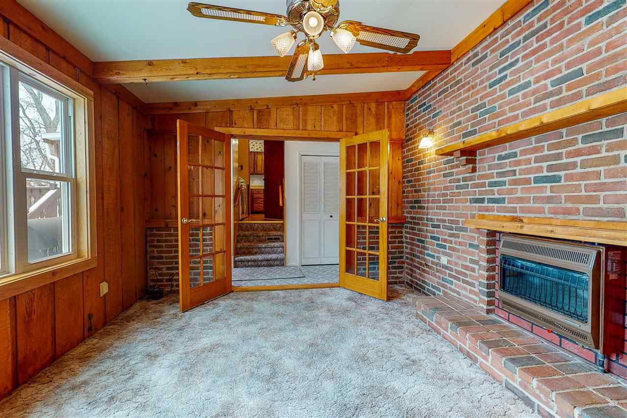 6021 Duffield Road Swartz Creek, MI 48473 - Photo 26 of 46 Cozy Family Room/Den/Office