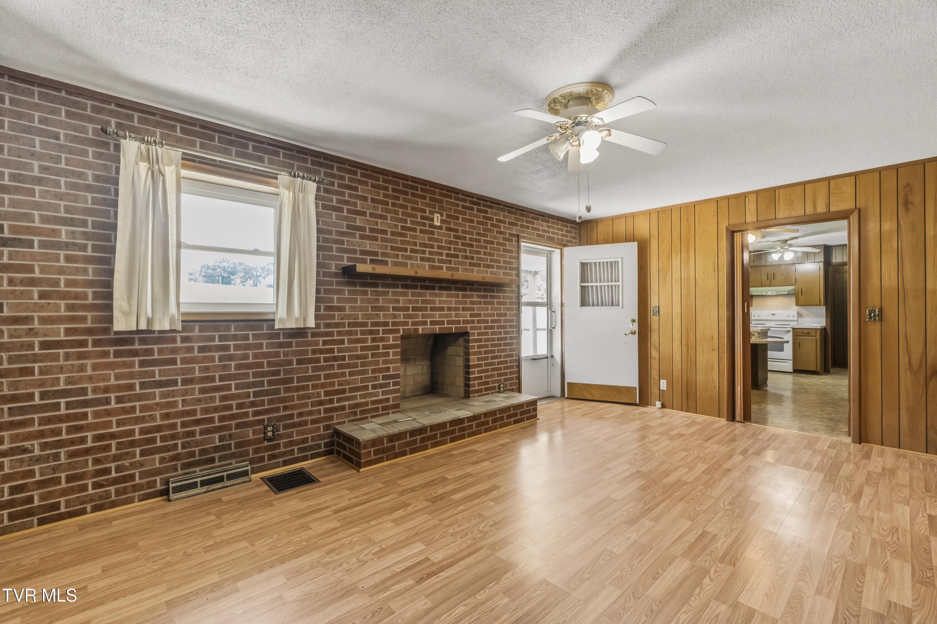 595 East Allens Bridge Road Greeneville, TN 37743 - Photo 4 of 63 4