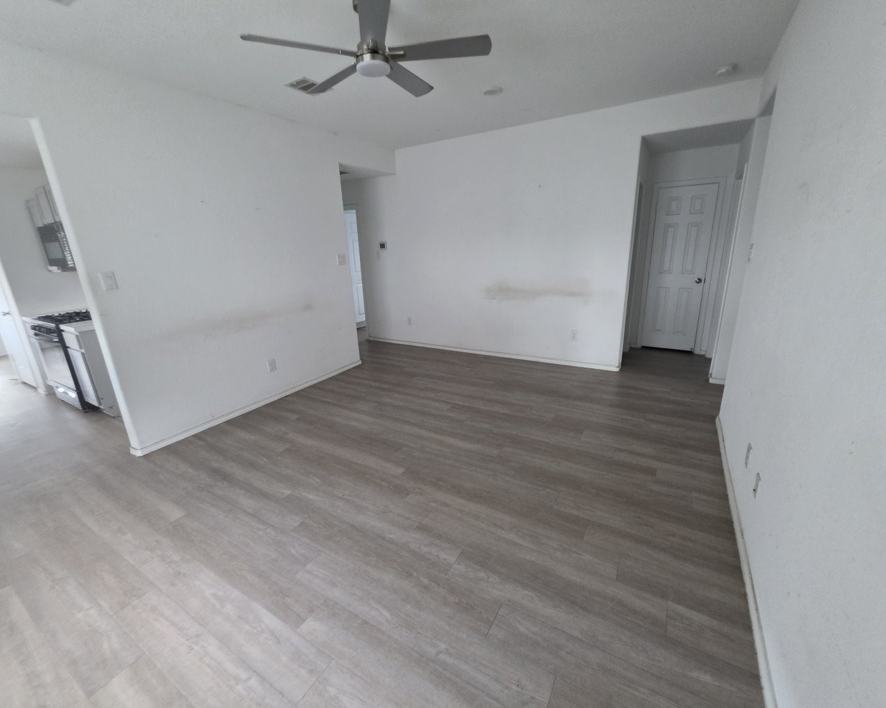 201 Bennett Street Angleton, TX 77515 - Photo 5 of 18 Living area