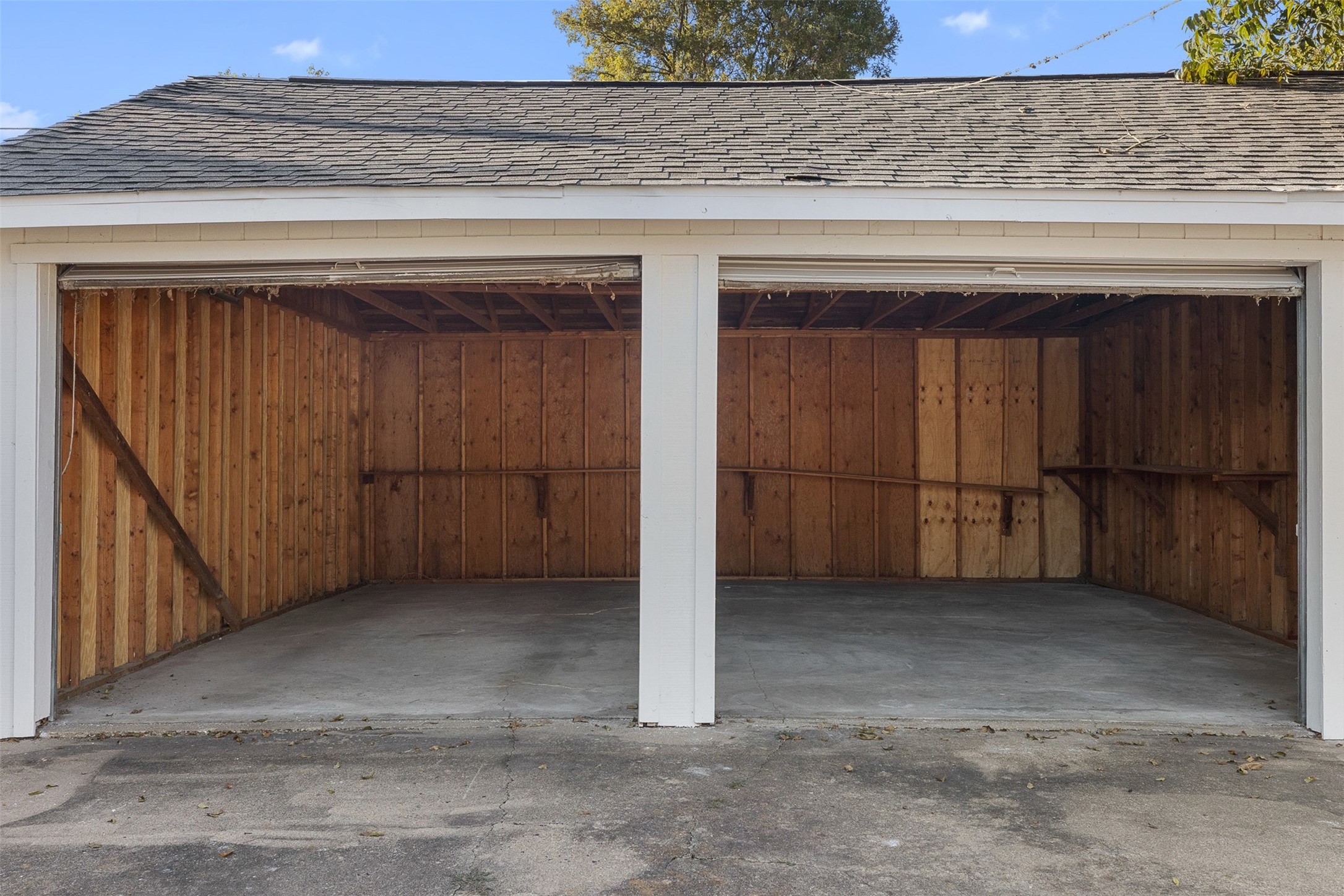 208 Summit Street Schulenburg, TX 78956 - Photo 21 of 26 a view of a garage door